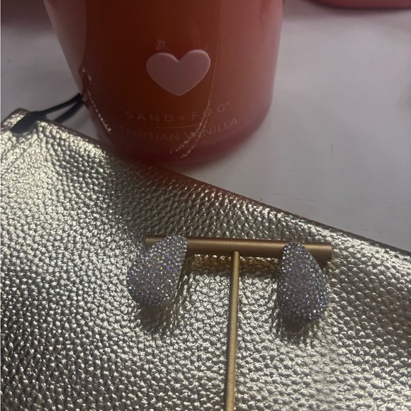 Hillberg and Berk dream puff white earrings - Picture 8 of 15